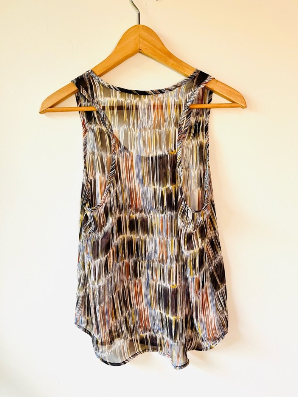 Lush Multi-Color Brushstroke Sleeveless Shell Camisole Top Breezy - Size M - Picture 2 of 6